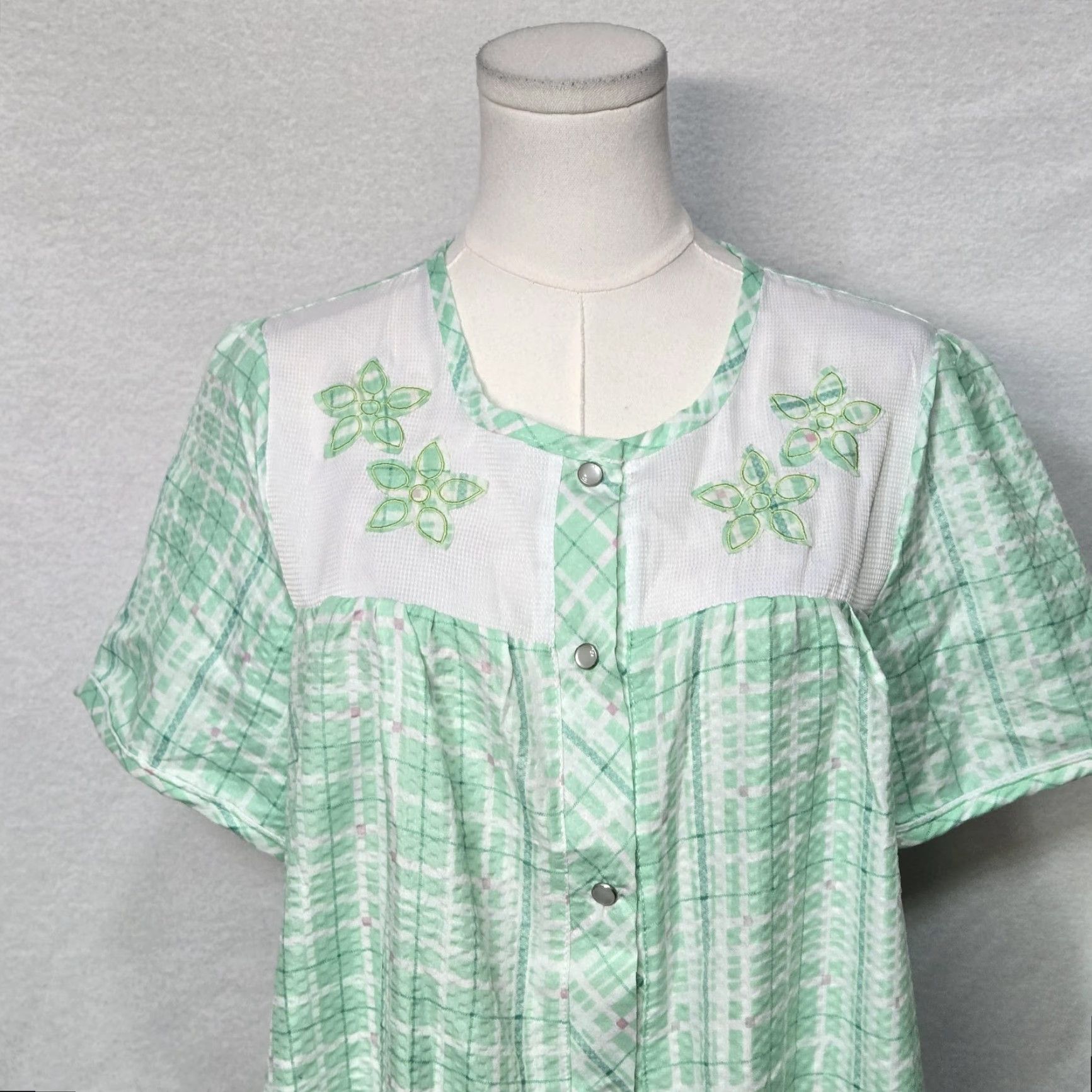 Vintage Cozee Corner Womens Medium Robe Green Plaid Kaftan Sleepwear Embroidered Button front Size ONE SIZE - 3 Thumbnail