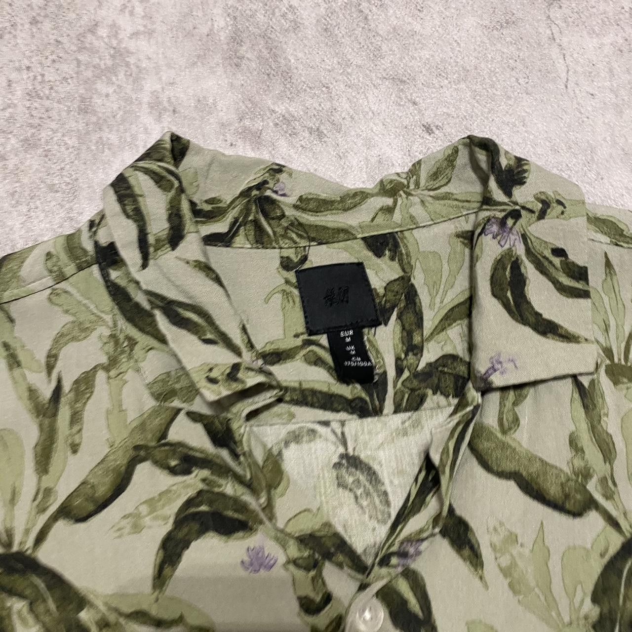 H&M Green palm tree print button-up shirt #HM Hawaii Size US M / EU 48-50 / 2 - 4 Thumbnail