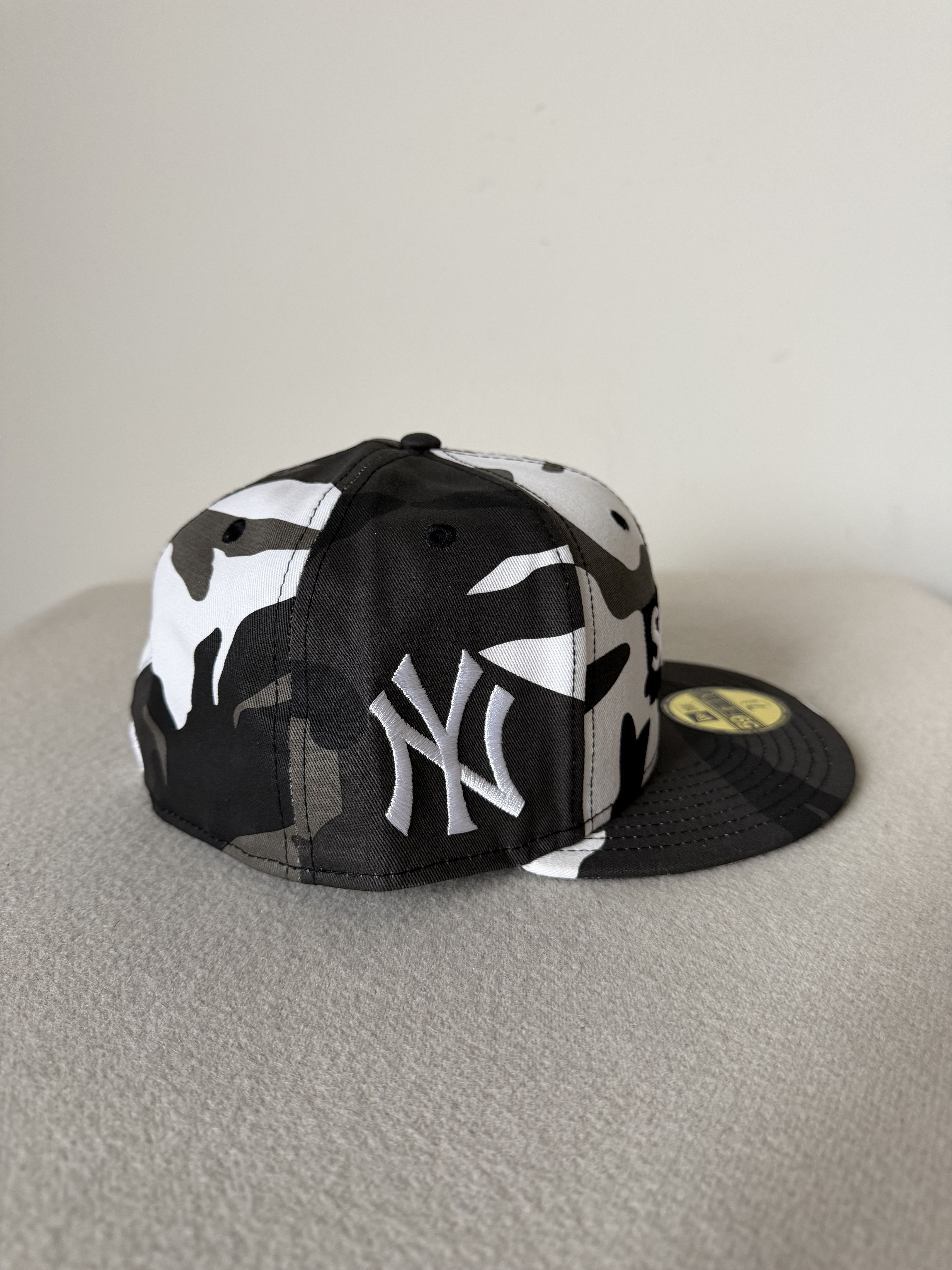MLB × New Era × Supreme 7 3/8 Supreme New Era New York Yankees Box Logo 59FIFTY Size ONE SIZE - 4 Thumbnail