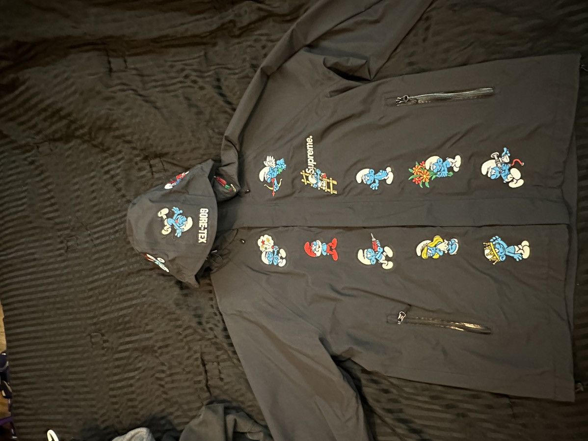 SUPREME x The Smurfs GORE-TEX Shell Jacket Woodland Camo Men's size Large