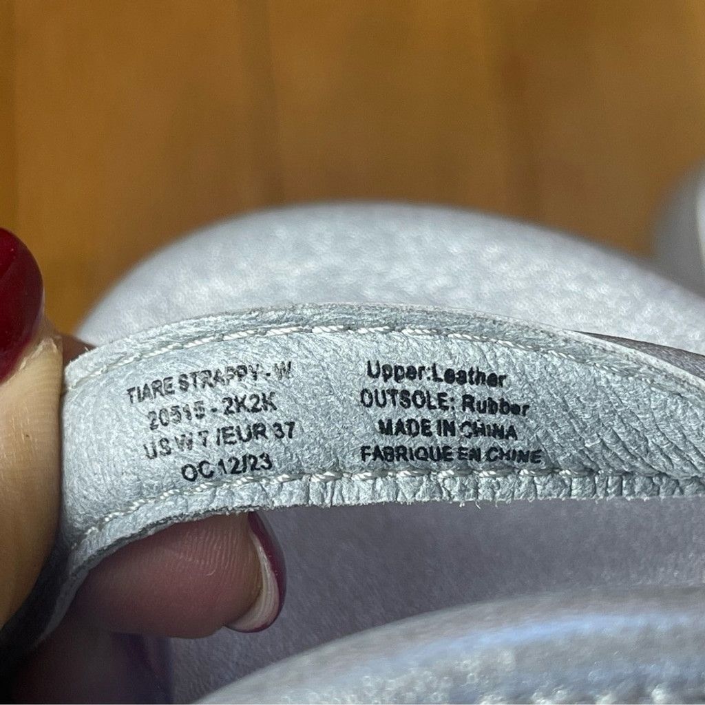 Olukai OluKai Tiare Strappy Silver Metallic Leather Sandals Size 7 Size US 7 / IT 37 - 7 Thumbnail