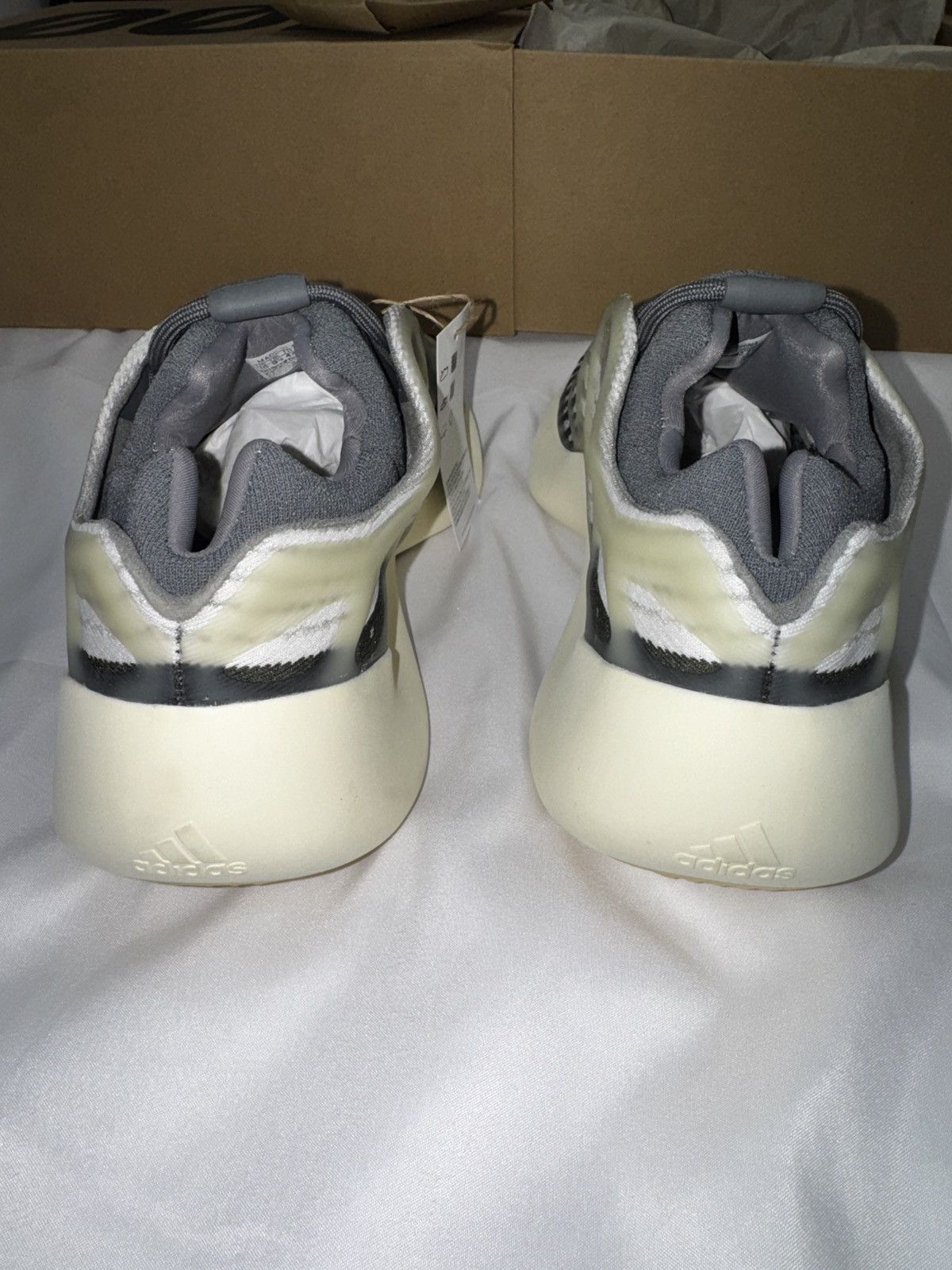 Yeezy Adidas Yeezy 700 V3 'Fade Salt' Size US 10 / EU 43 - 5 Thumbnail