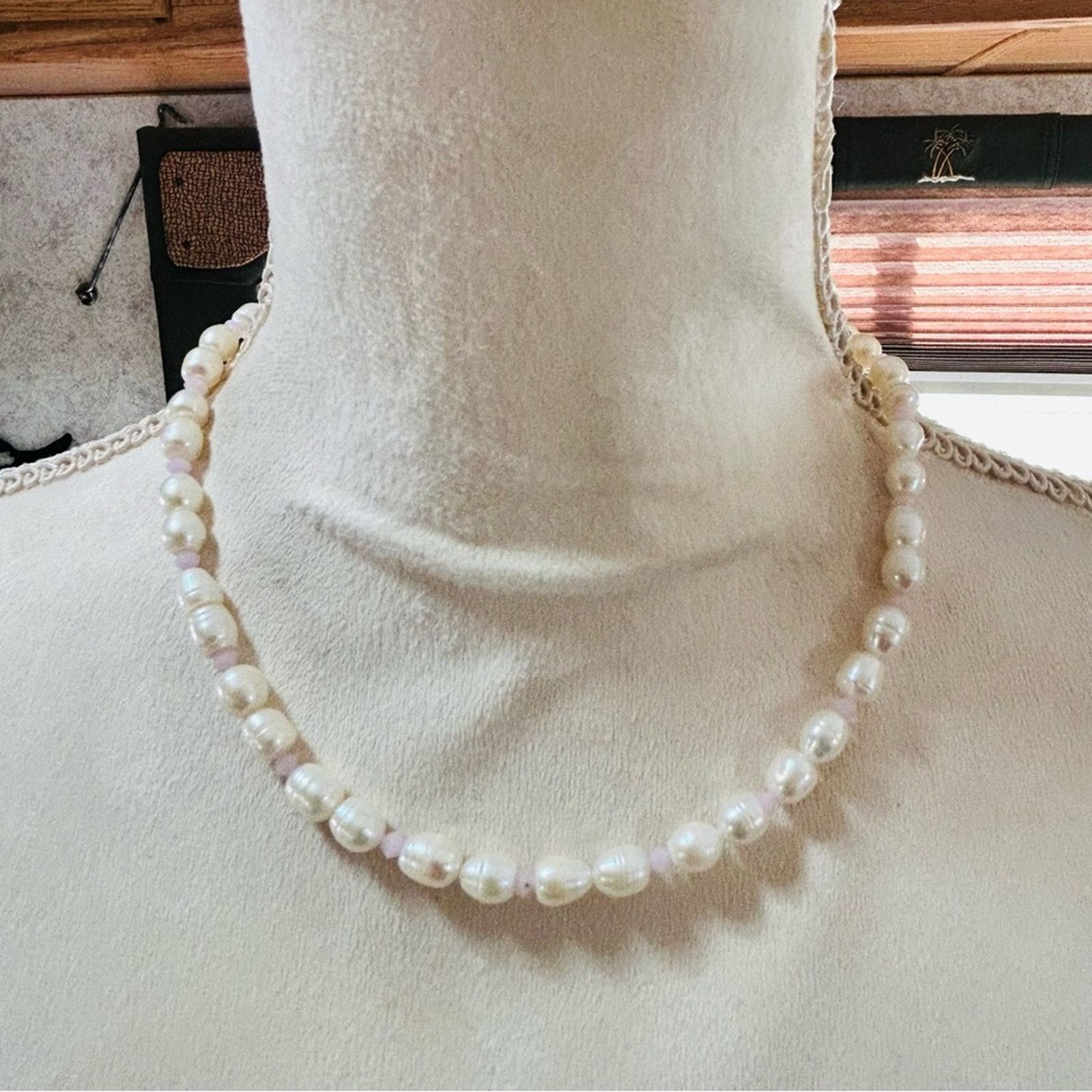 Handmade Handcrafted genuine freshwater pearl rose quartz necklace Size ONE SIZE - 3 Thumbnail