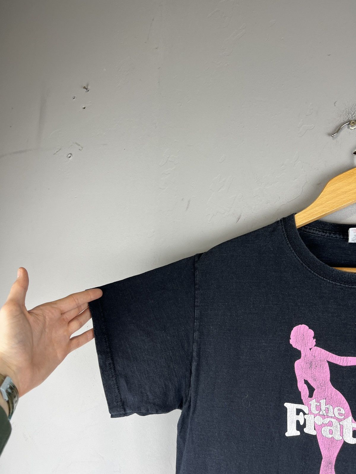 Band Tees × Vintage Vintage 00s The Fratellis Pink Woman What Shape Would You Be Size US M / EU 48-50 / 2 - 6 Thumbnail
