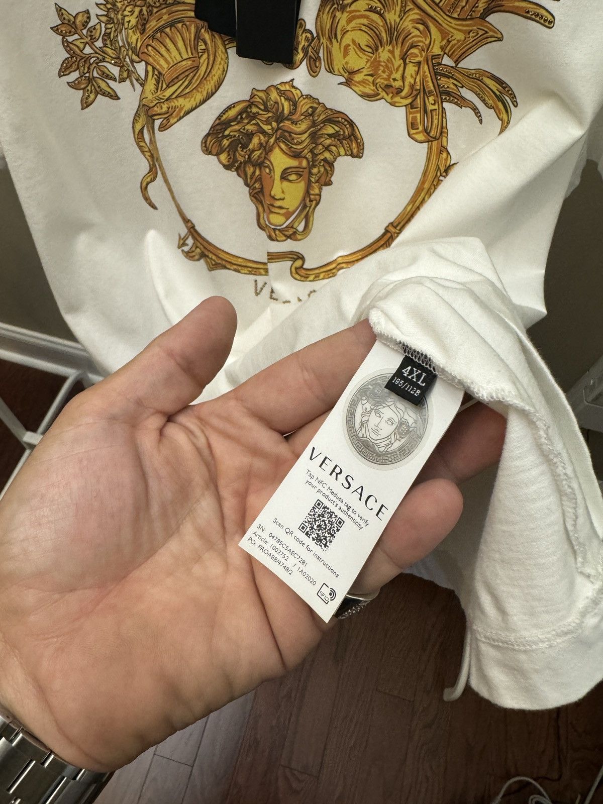 Versace Versace Crystal Embellished White/Gold T Shirt Size US XL / EU 56 / 4 - 4 Thumbnail