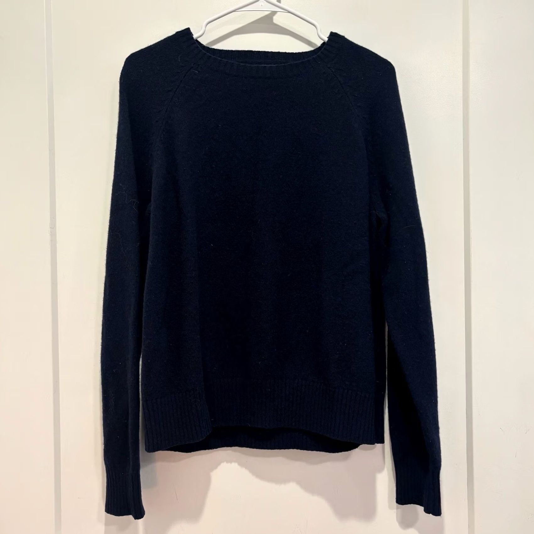 J.Crew J.Crew Mens Navy Blue L Sweater 100% Lambswool Crewneck Size US L / EU 52-54 / 3 - 4 Thumbnail