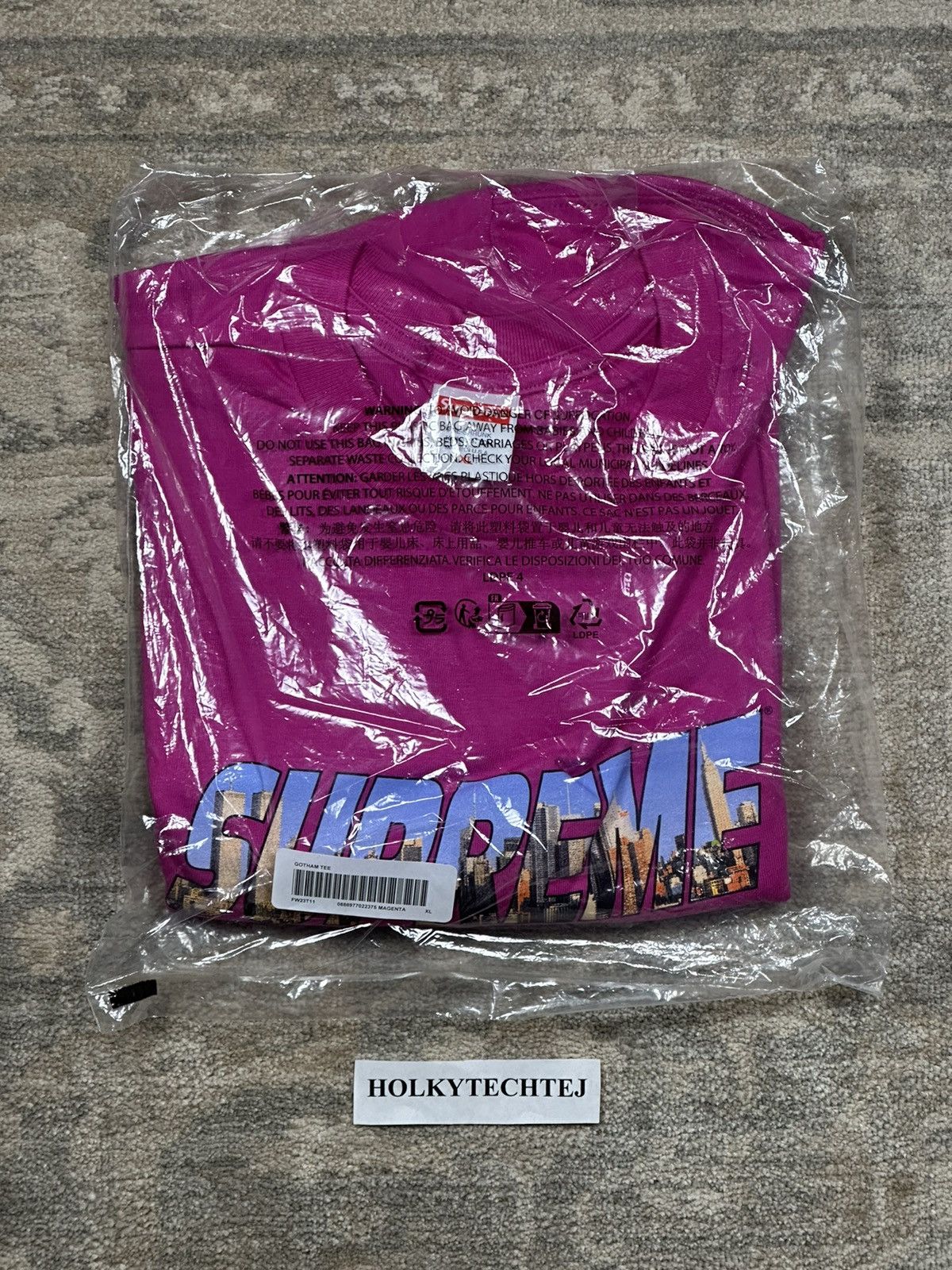 Supreme Supreme Gotham Tee - Magenta - XL - FW23 Size US XL / EU 56 / 4 - 2 Thumbnail
