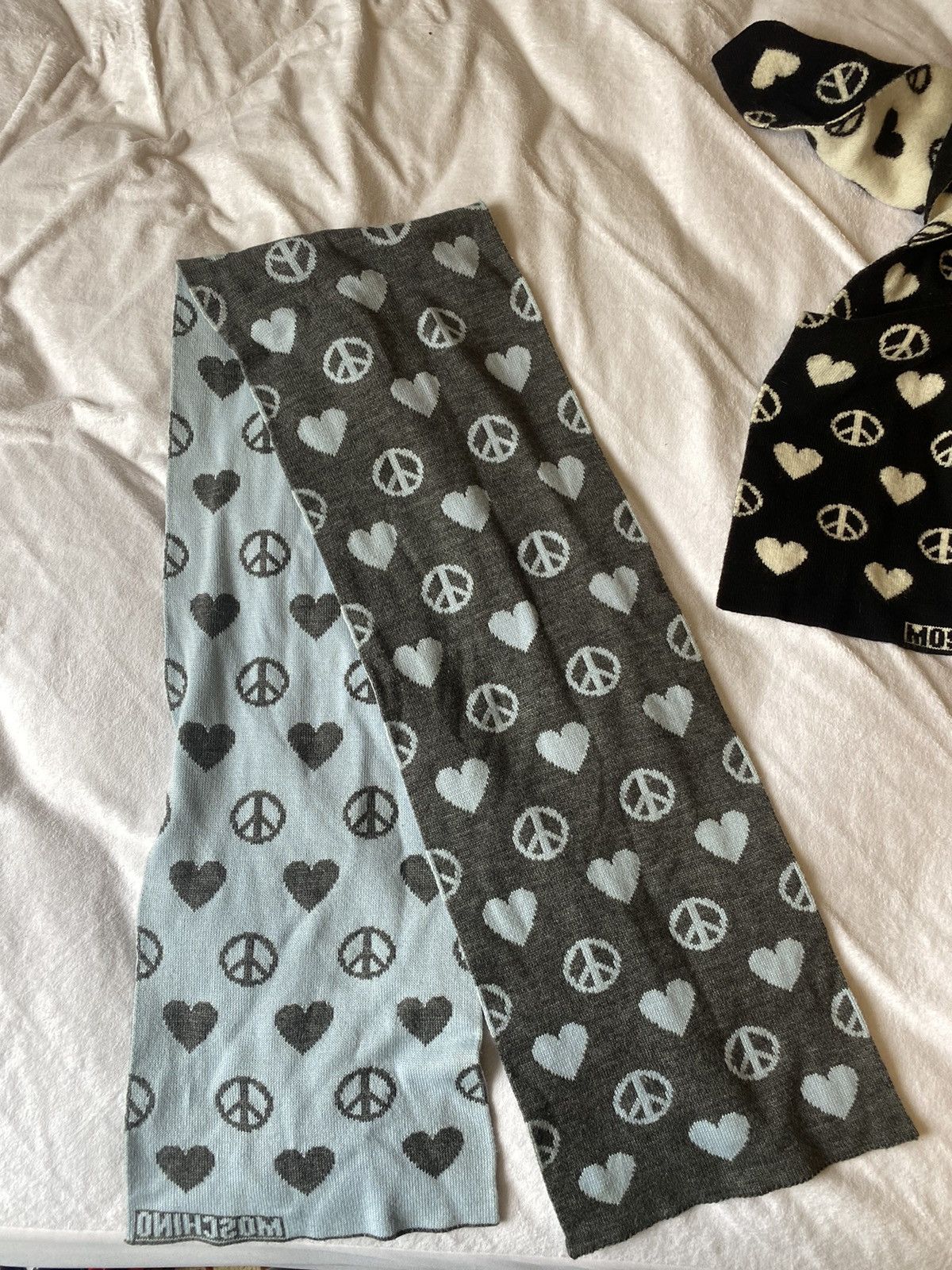 Moschino Wool/cashmere peace and love monogram scarf Size ONE SIZE - 1 Thumbnail