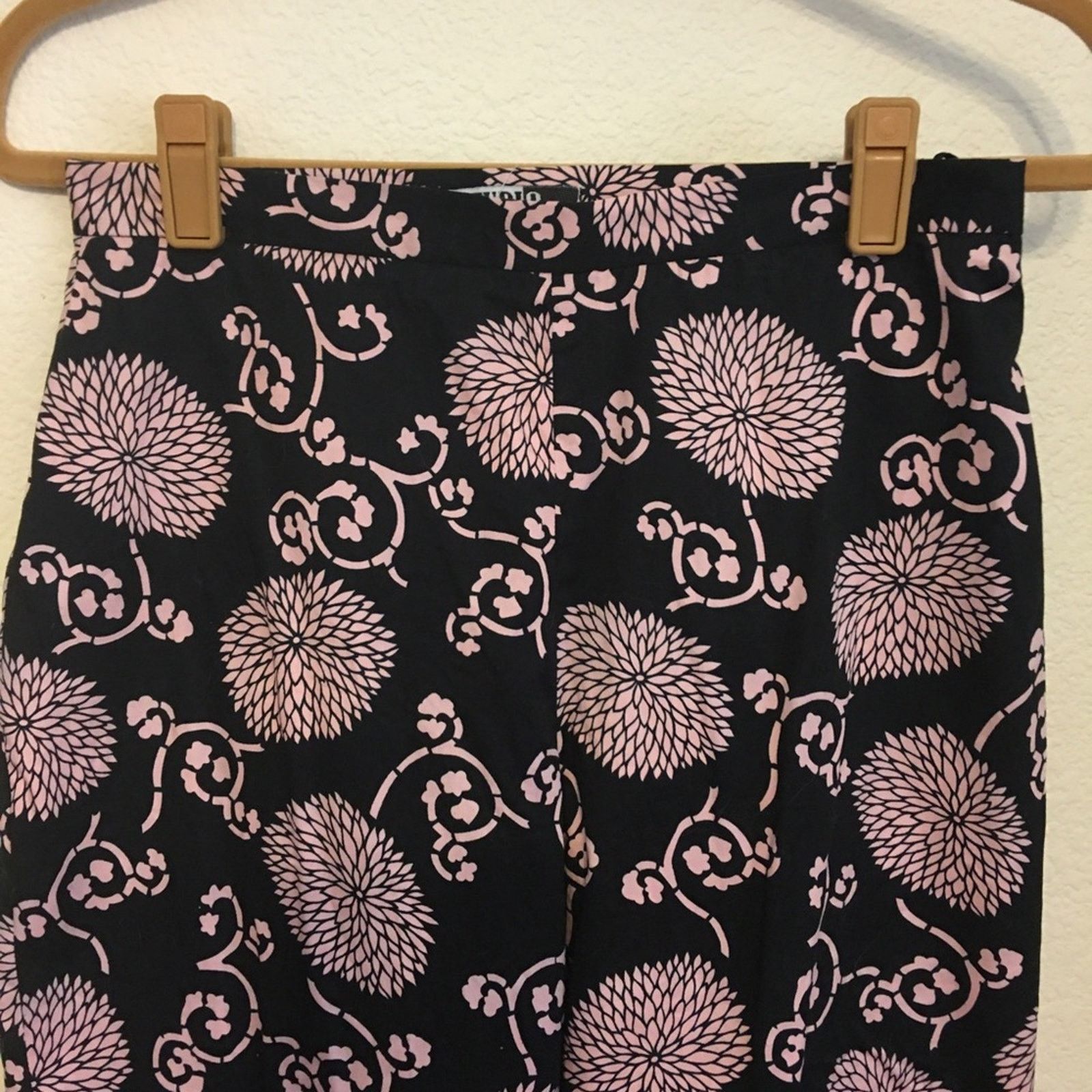 Other Studio JPR pink & black floral print cropped pants Size 30" / US 8 / IT 44 - 3 Thumbnail