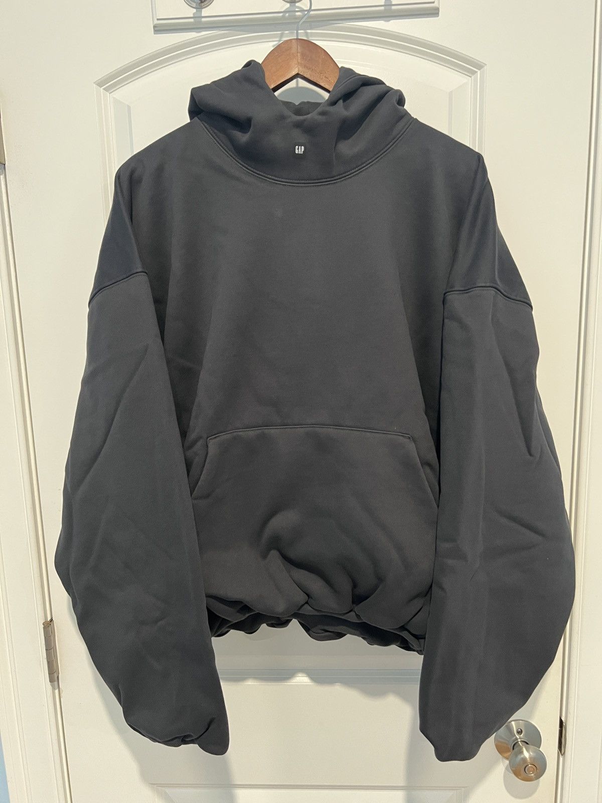 Balenciaga × Gap × Kanye West Black YGEBB Logo Hoodie Size Small Size US S / EU 44-46 / 1 - 2 Thumbnail