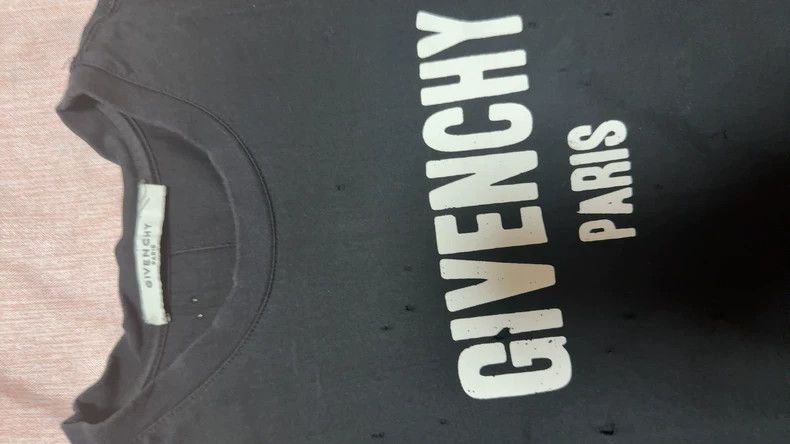 Givenchy Givenchy Small Ripped T-Shirt Authentic Size US S / EU 44-46 / 1 - 3 Thumbnail