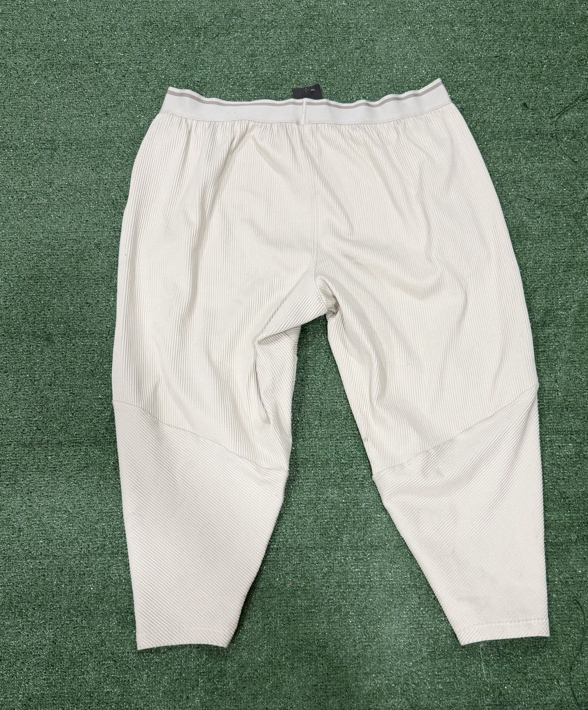 Under Armour Under Armour 1383099-273 Men's Sz 2XL Taupe Journey Rib Knit Size US 35 - 6 Thumbnail