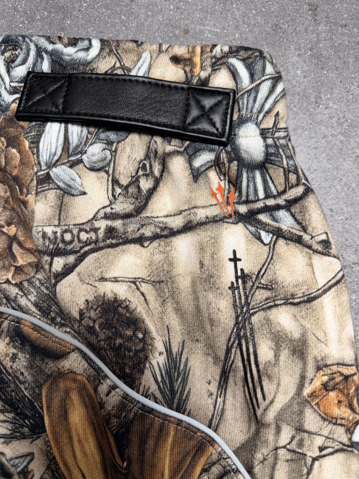 Chrome Hearts × NOCTA × Nike Chrome Hearts x Nike Nocta Cross Patch Camo Sweatpants Size US 34 / EU 50 - 11 Thumbnail