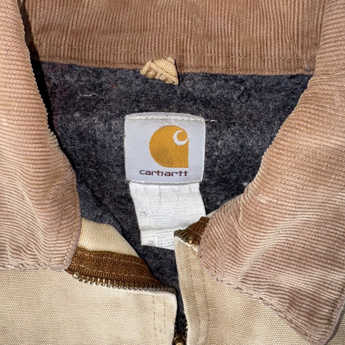 Awesome Vintage Carhartt Detroit Measures to an XL!