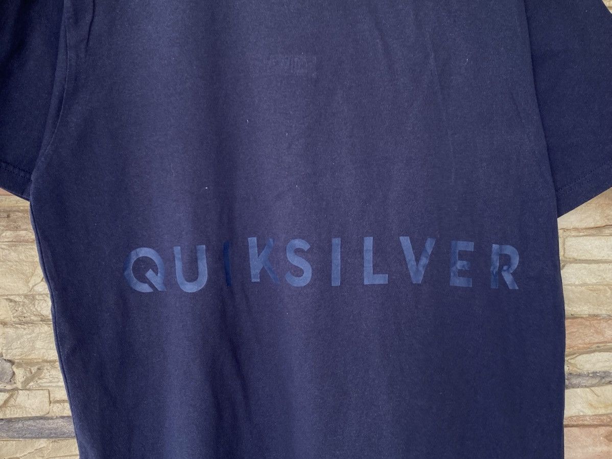 Quiksilver Quiksilver Center Embroidered Logo Backhit Print Surfing Tees Size US XL / EU 56 / 4 - 8 Thumbnail
