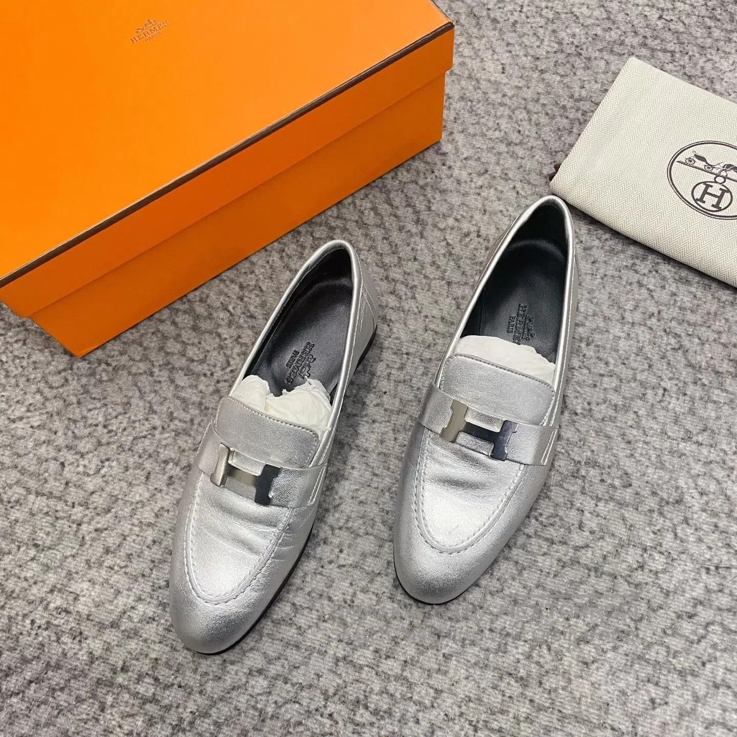 Hermes Hermes Silver Metallic Leather Loafers. Size US 5 / IT 35 - 2 Thumbnail