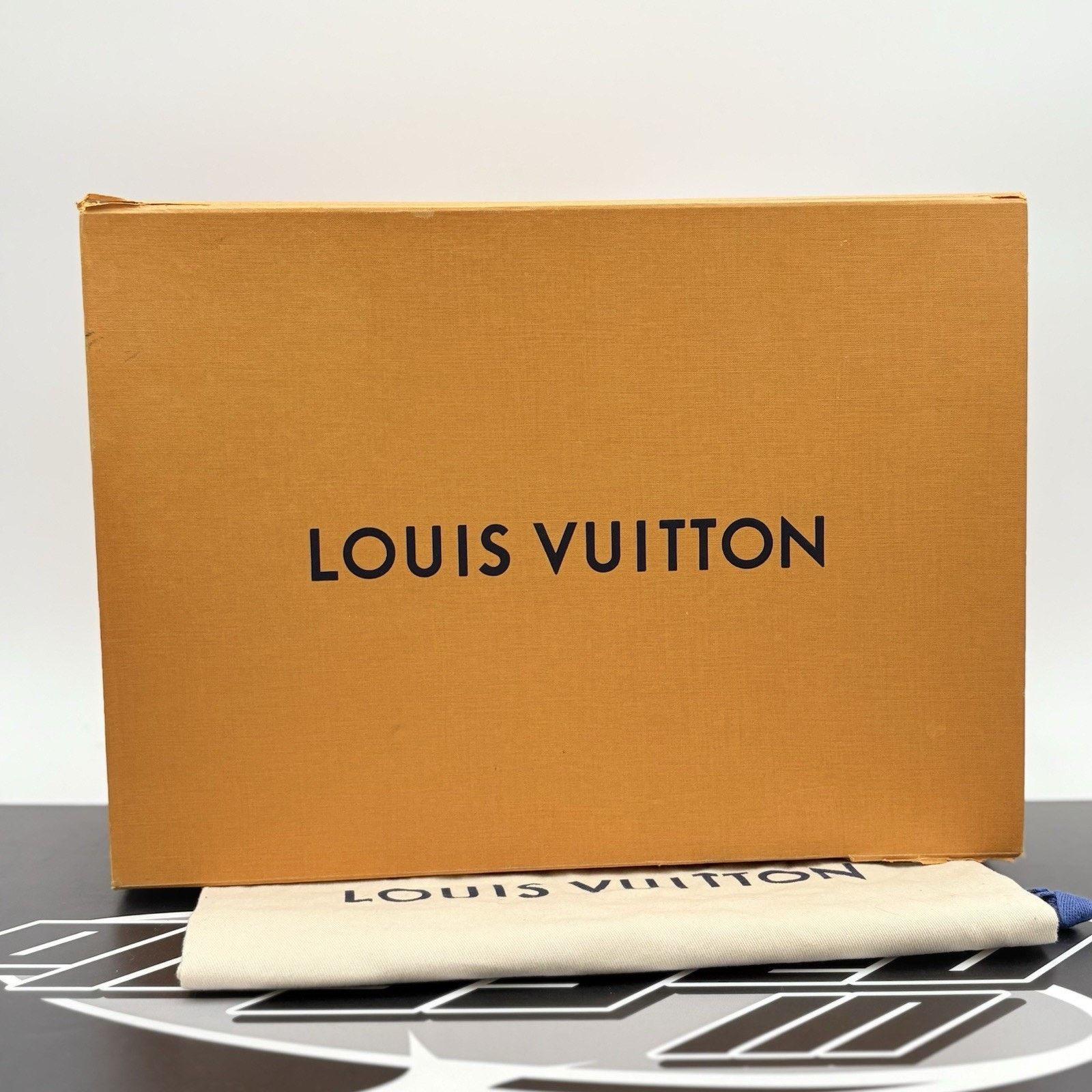 Louis Vuitton Louis Vuitton Trainer ' Grey White ' | GOOD CONDITION! Size US 9 / EU 42 - 15 Thumbnail