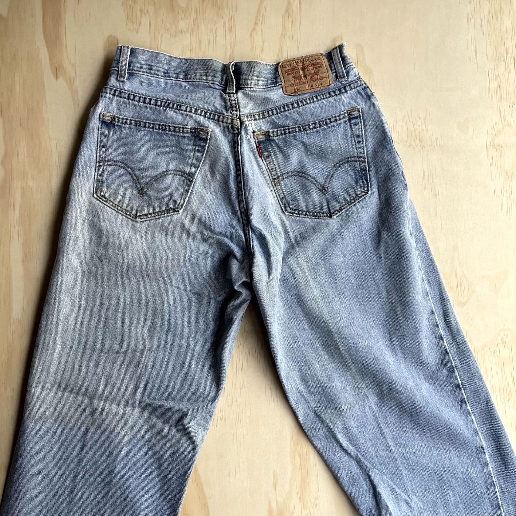 Levi's Y2K Levis 560 Comfort Fit Jeans Mens 32x32 Light Wash Distressed Tapered Denim Size US 32 / EU 48 - 6 Thumbnail