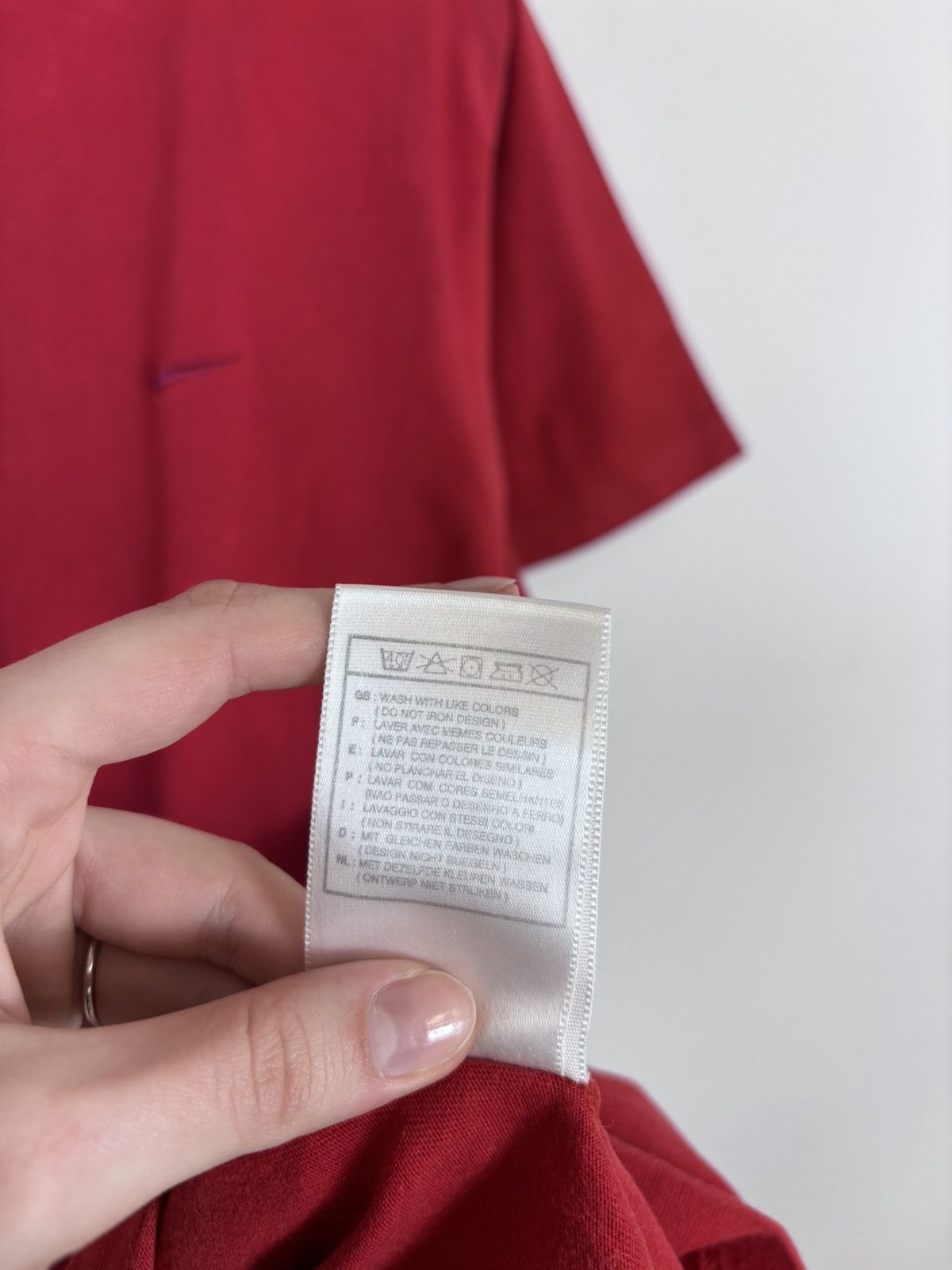 Nike Vintage Nike Y2K Red Swoosh Hype T-Shirt Tee Size US S / EU 44-46 / 1 - 12 Thumbnail