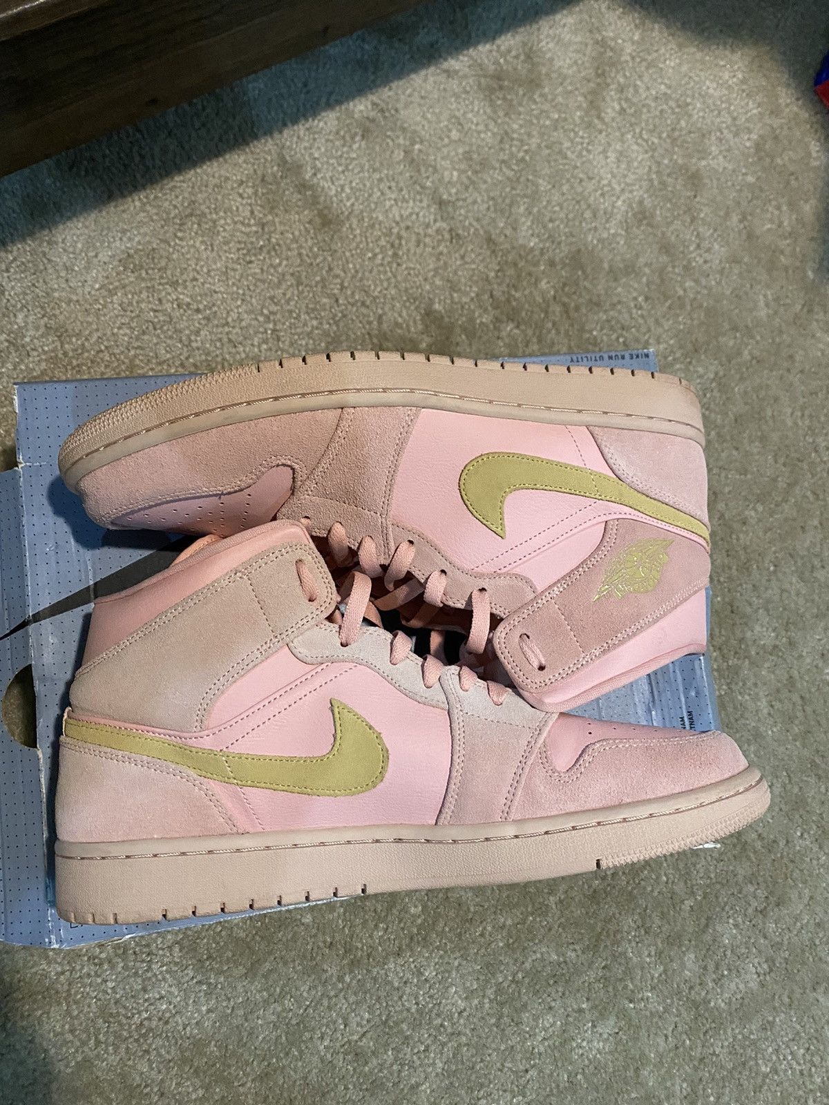 Jordan Brand × Nike Nike Air Jordan 1 Mid Coral Gold Size US 12.5 / EU 45-46 - 1 Thumbnail