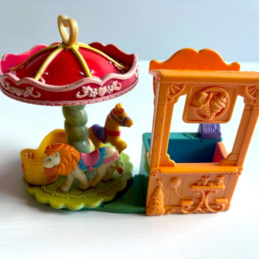Designer Sweets Street Merry Go Round Ride - 2002 Loving Family Size ONE SIZE - 1 Thumbnail