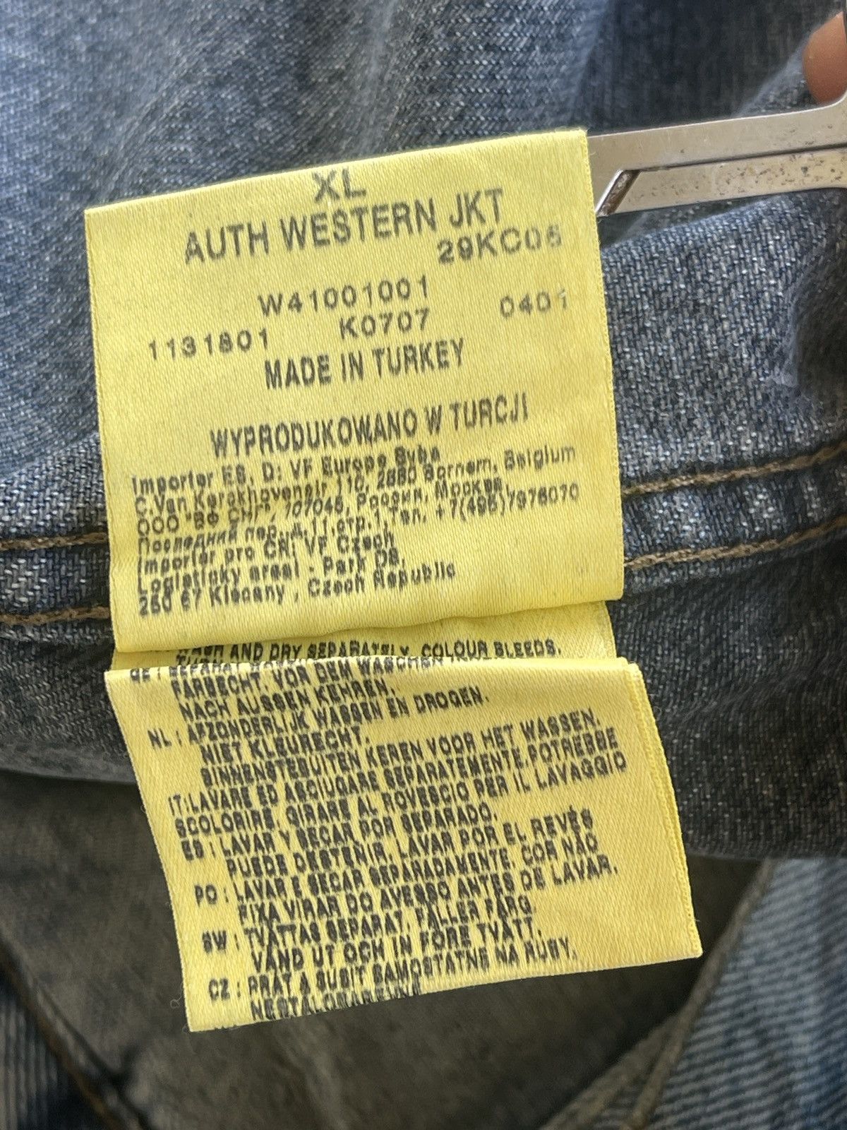 Vintage Thrashed!!! Vintage Wrangler Trucker Jacket Distressed Size US XL / EU 56 / 4 - 20 Thumbnail