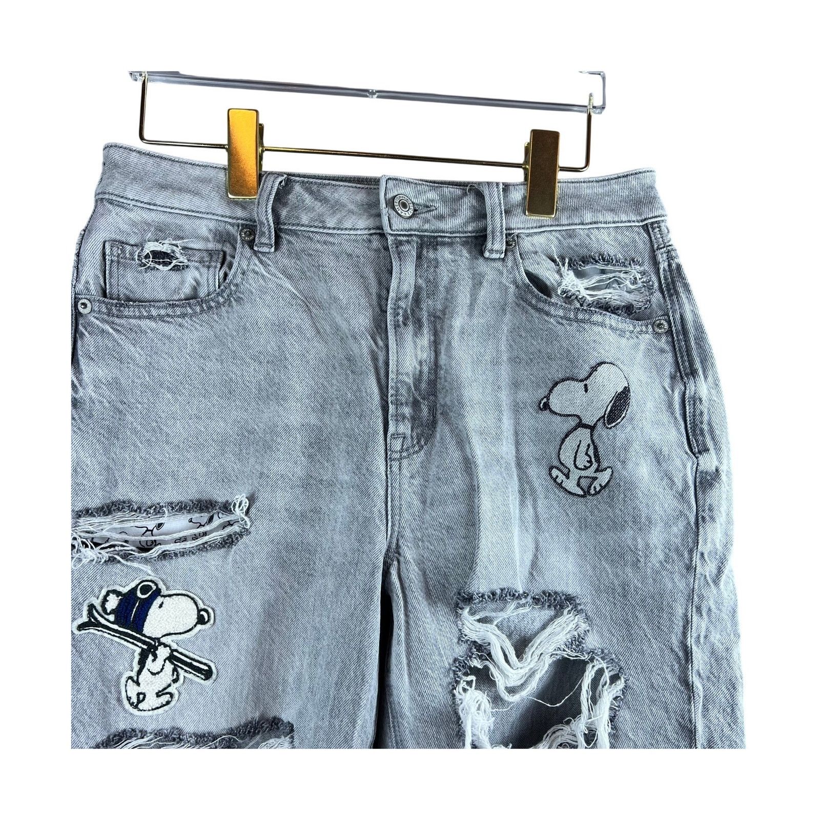American Eagle Outfitters American Eagle x Peanuts Snoopy Distressed Mom Jeans Gray 8S Size 30" / US 8 / IT 44 - 4 Thumbnail