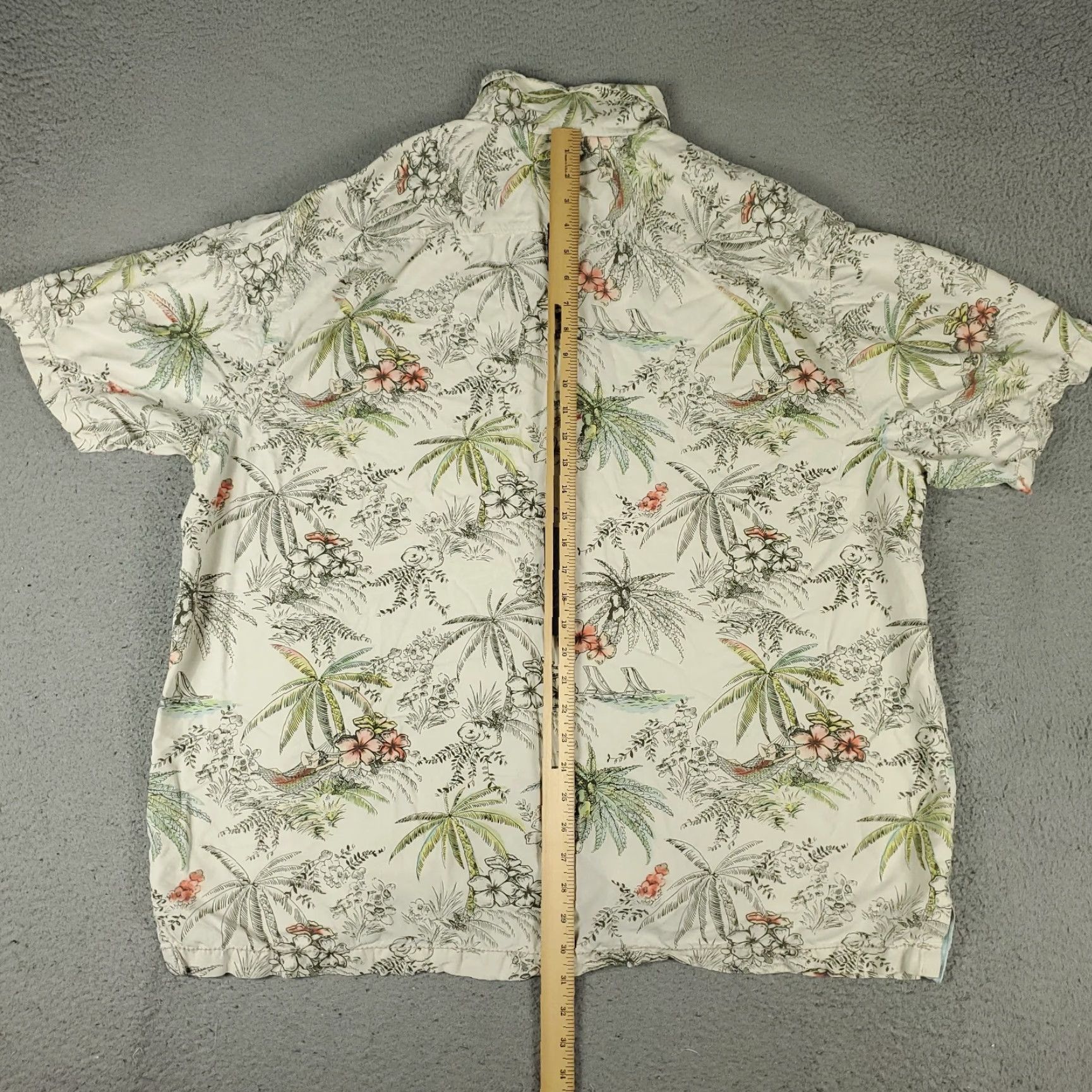 Tommy Bahama Tommy Bahama Shirt Mens 2XL Beige Pineapple Hawaiian Button Up Short Sleeve Shirt Button-Up Casual Mens N/A? Size US XXL / EU 58 / 5 - 4 Thumbnail