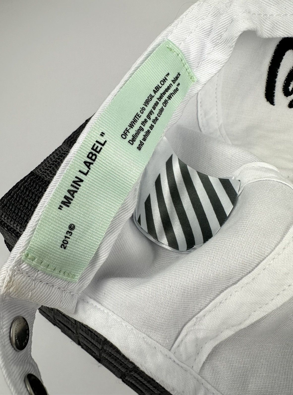 Off-White × Virgil Abloh Off-White “Woman” Embroidered Spelled Out Size ONE SIZE - 8 Thumbnail