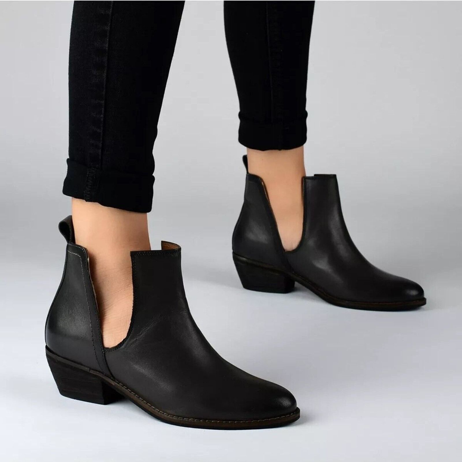 The Unbranded Brand Journee Signature Women Black Leather Ankle Booties Size 6.5 Size US 6.5 / IT 36.5 - 1 Thumbnail