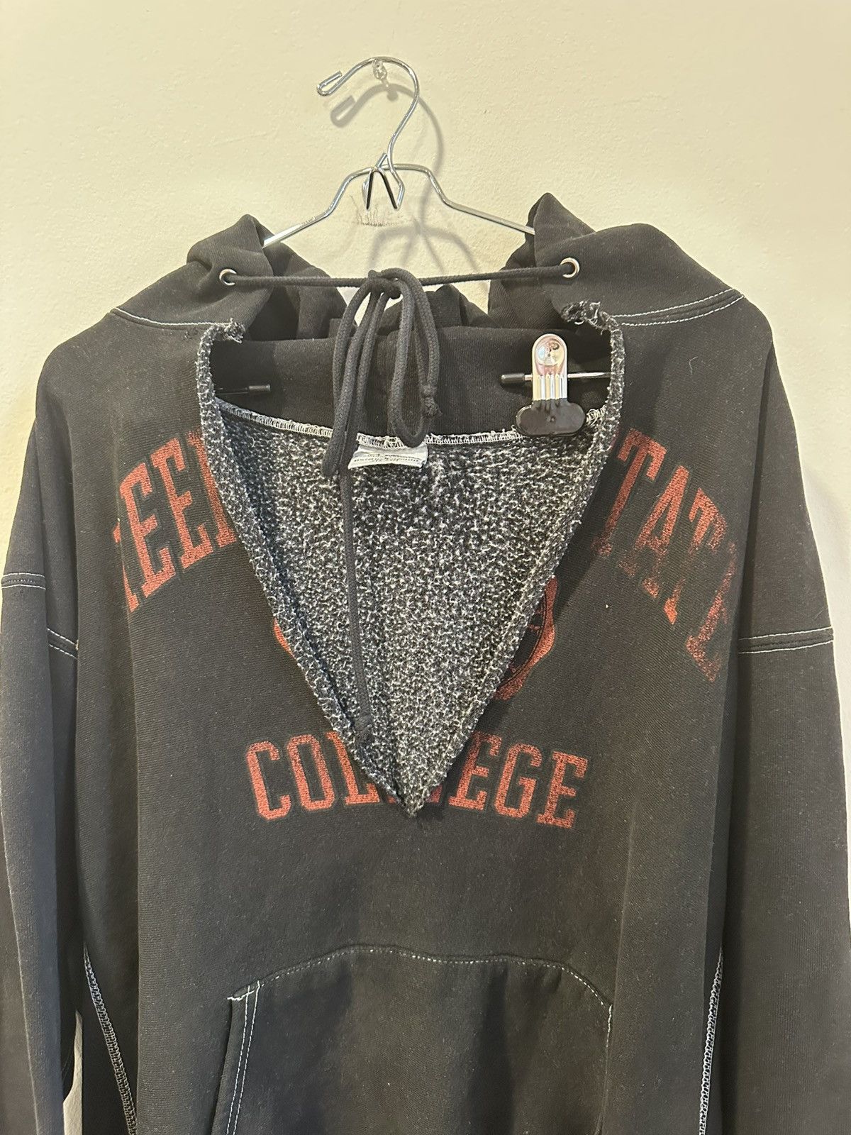 Vintage very destroyed hoodie 90s Size US L / EU 52-54 / 3 - 4 Thumbnail