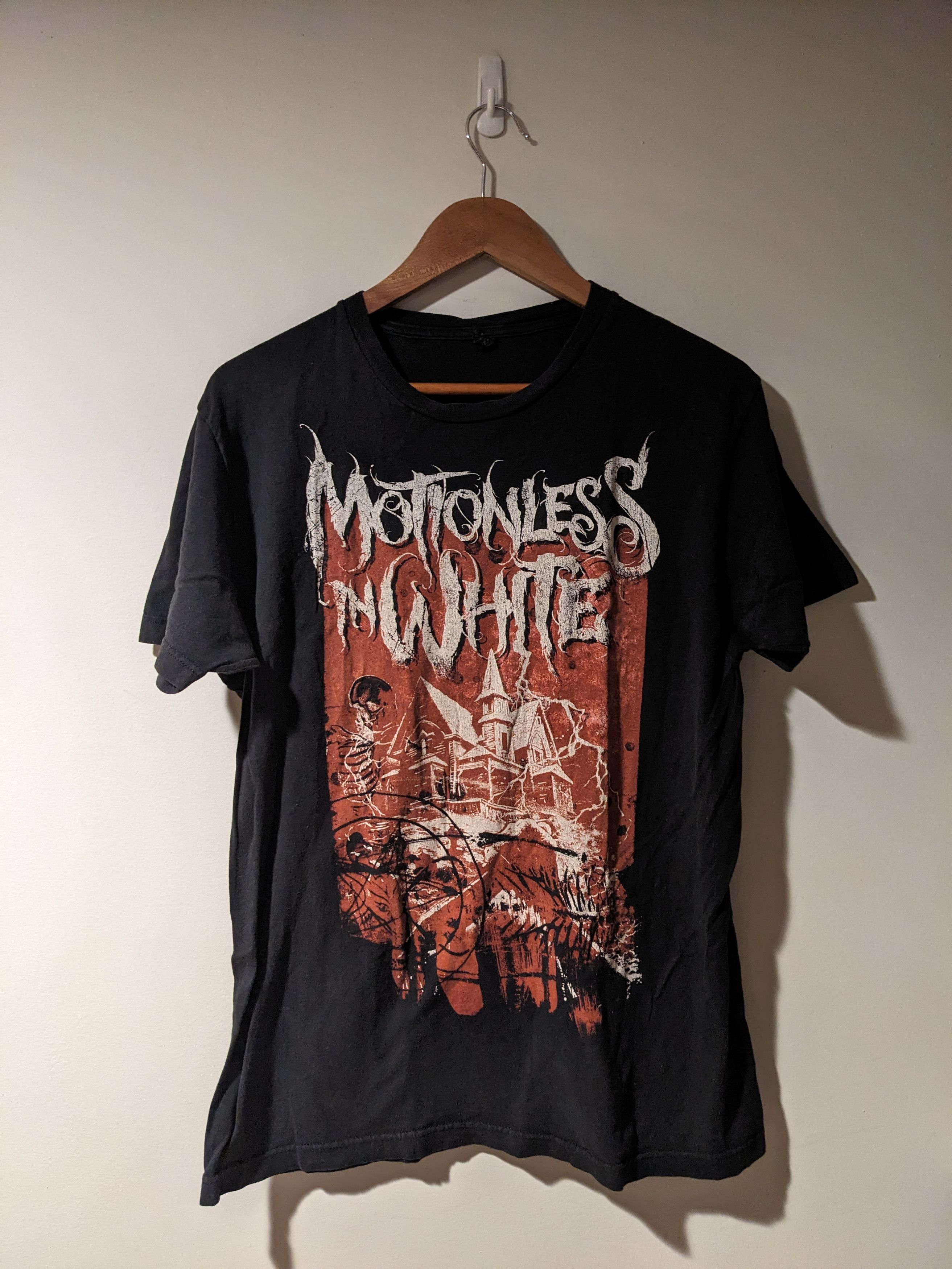 Band Tees Vintage 2010's Motionless in White Castle Skeleton T-Shirt Size US M / EU 48-50 / 2 - 1 Thumbnail