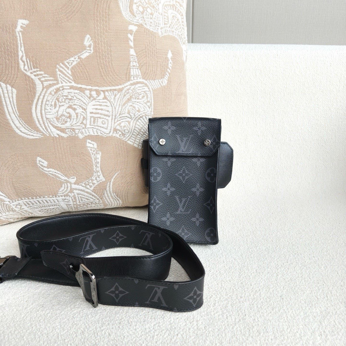 Louis Vuitton Pre-loved Bag Very good condition Size ONE SIZE - 1 Thumbnail