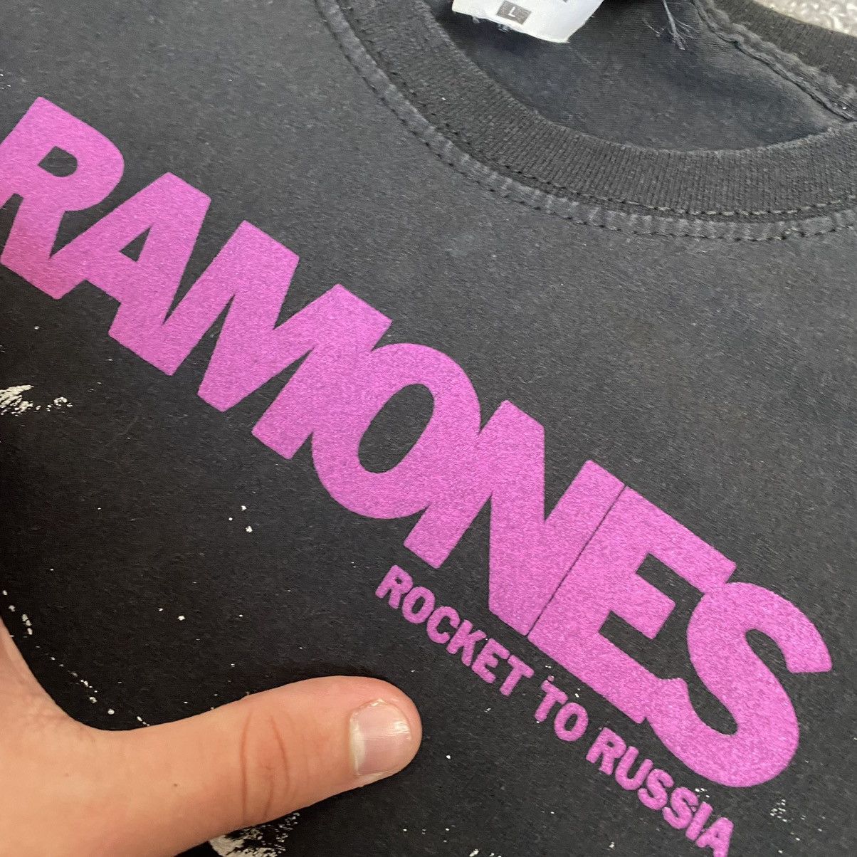 Band Tees Vintage Ramones Rocket to Russia Big Logo rock band tee Size US L / EU 52-54 / 3 - 5 Thumbnail