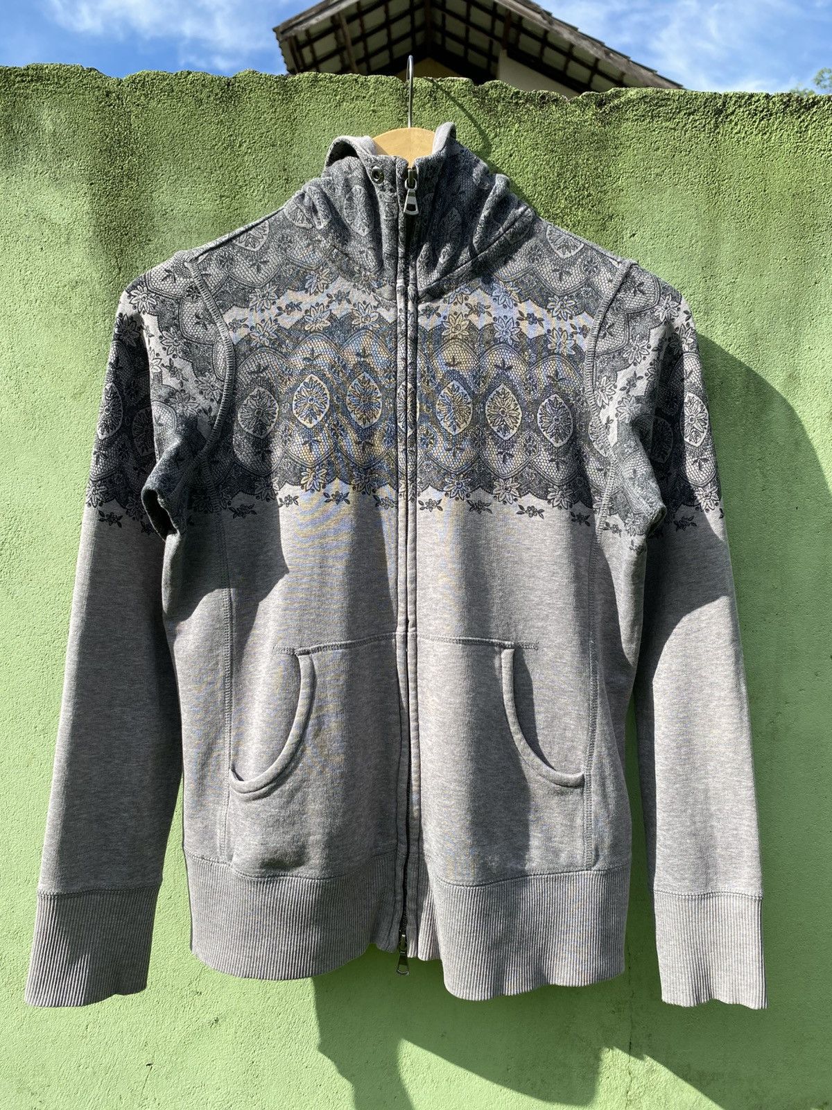 Japanese Brand Uniqlo Luxury Hood Zip Hoodie Grey Tribal Pattern Y2K Jacket Size M / US 6-8 / IT 42-44 - 1 Thumbnail