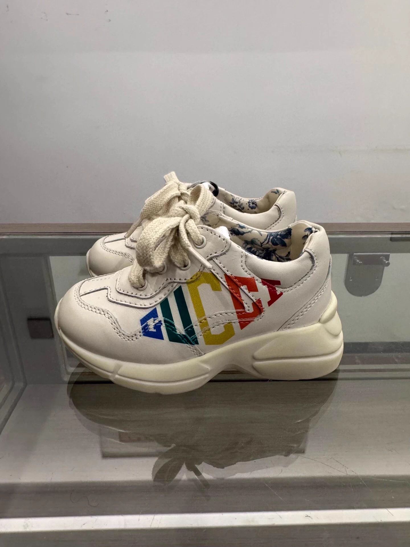 Gucci Gucci Kids Side Color Letter Logo Sneakers 20 Size US 4 / IT 34 - 4 Thumbnail