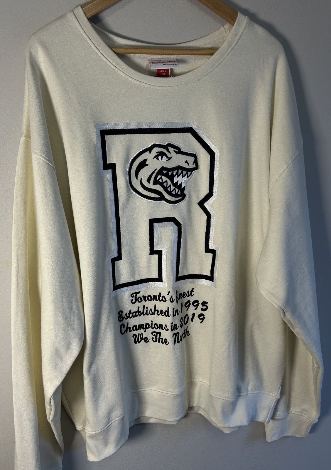 Mitchell & Ness Mitchell & Ness Toronto Raptors Varsity Crewneck Sweater Size US XL / EU 56 / 4 - 2 Thumbnail