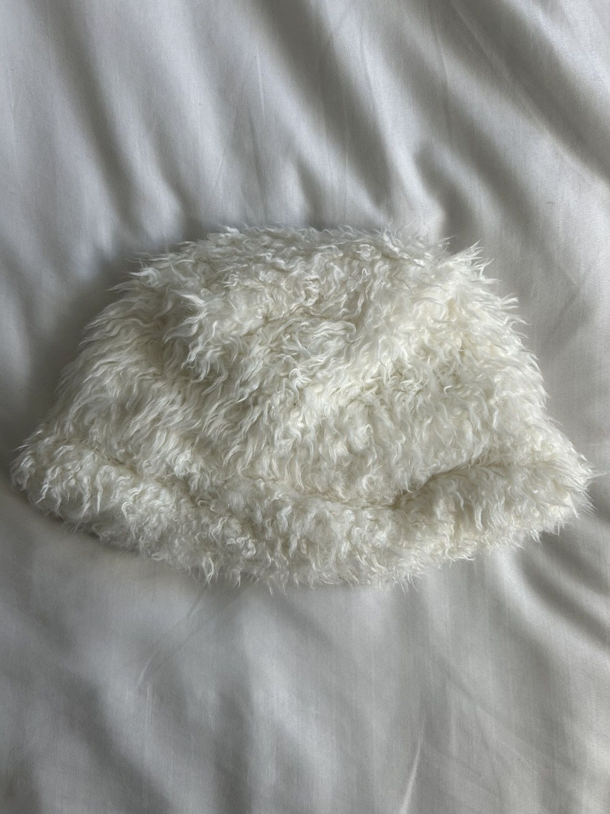 Comme des Garcons SHIRT Comme Des Garcon Shirt Faux Fur Bucket Hat White CDG Italy Size ONE SIZE - 6 Thumbnail