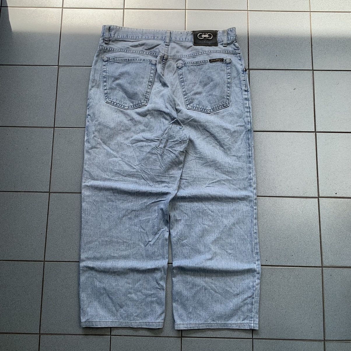 Designer × Salvatore Ferragamo Salvatore Ferragamo Basic Baggy Styled Vintage Jeans Size US 32 / EU 48 - 8 Thumbnail