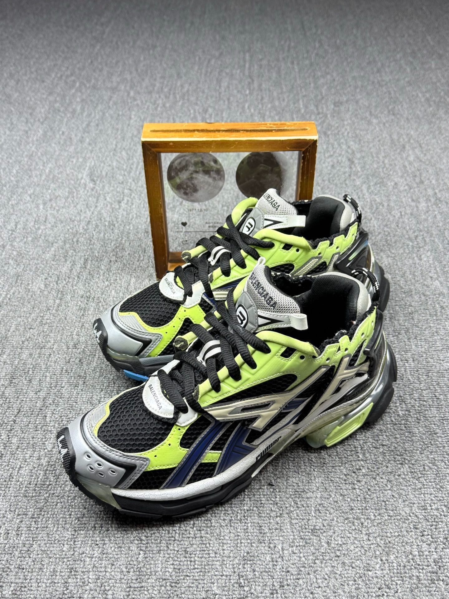 Balenciaga Balenciaga Running Multi Lowtop Sneakers 8 Men Size US 8 / EU 41 - 1 Thumbnail