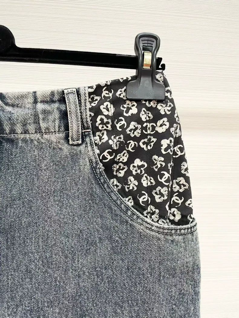Chanel Chanel 25B Broken Flower Stitching Jeans Size 24" / US 00 / IT 34 - 3 Thumbnail