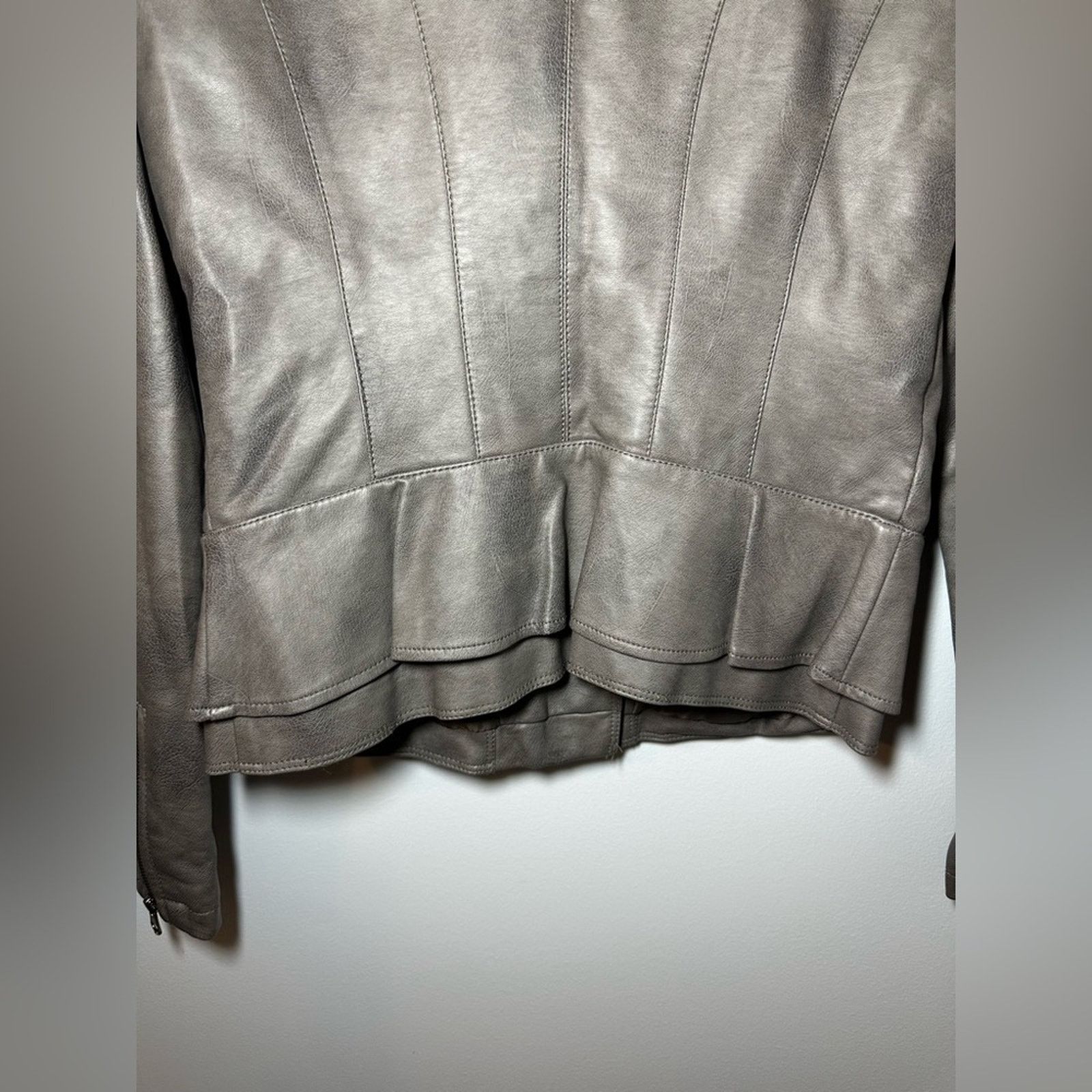 Neiman Marcus NEIMAN MARCUS CUSP Faux Leather Moto Biker Jacket Women Sz M Size M / US 6-8 / IT 42-44 - 6 Thumbnail