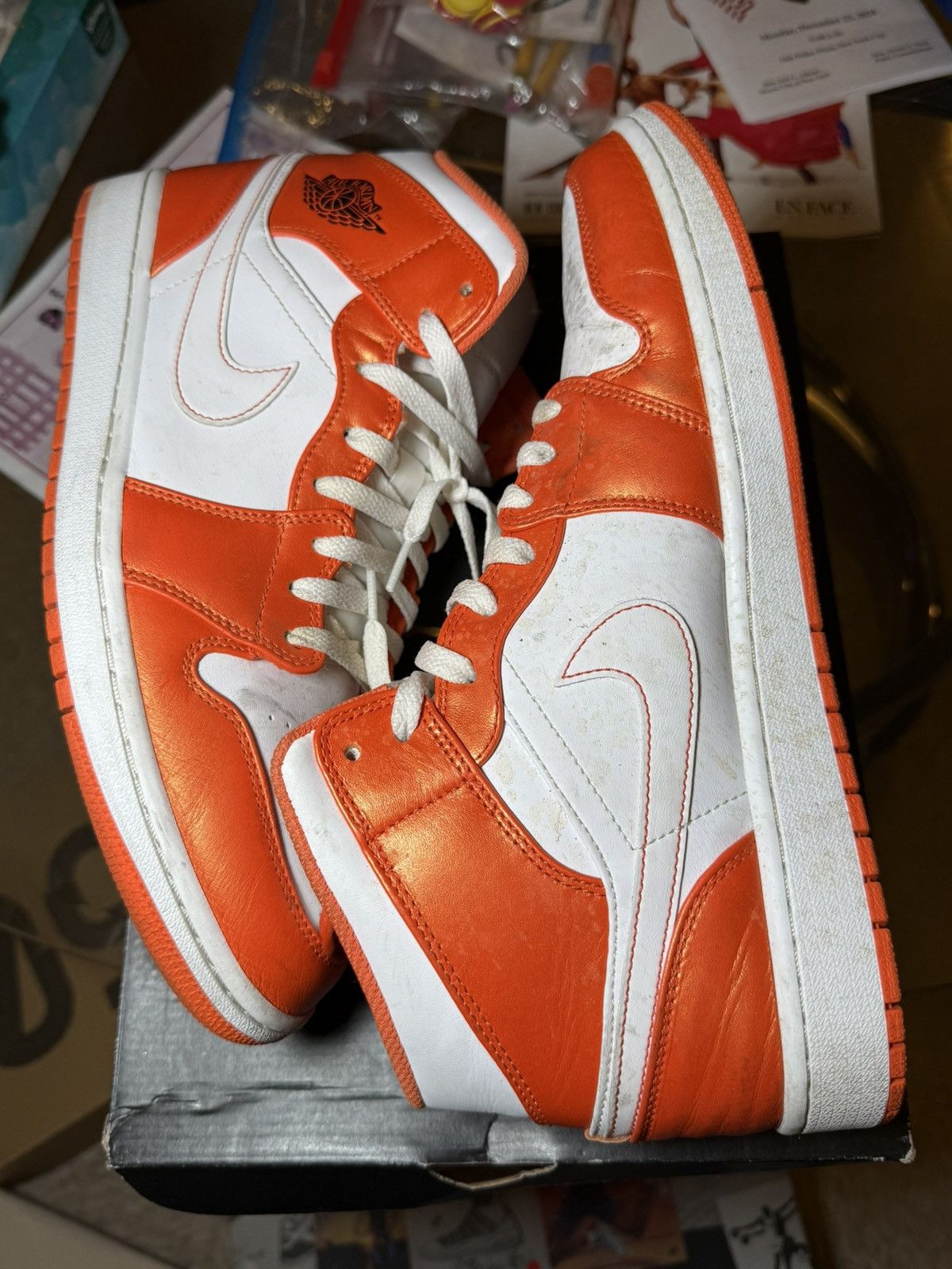 Jordan Brand Orange Metallic 1 mids Size US 13 / EU 46 - 7 Thumbnail