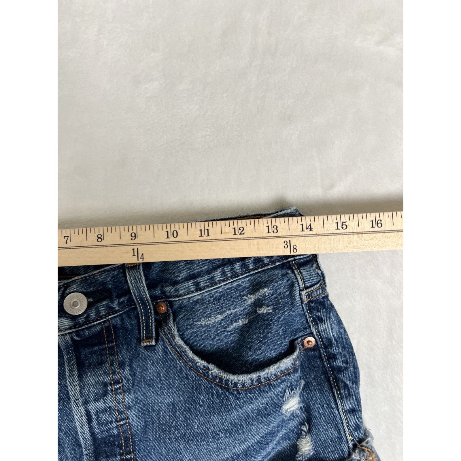 Levi's Levi’s 501 Denim Jean Shorts Size Waist 28 Blue Daisy Dukes Size 28" / US 6 / IT 42 - 2 Thumbnail