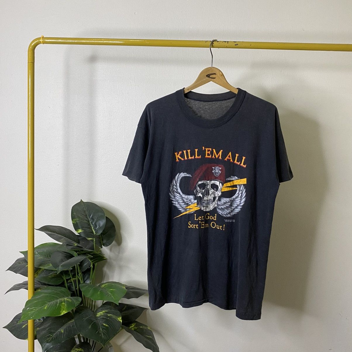 Vintage 1986 Kill Em All Military 3D Emblem T Shirt Size US L / EU 52-54 / 3 - 1 Thumbnail