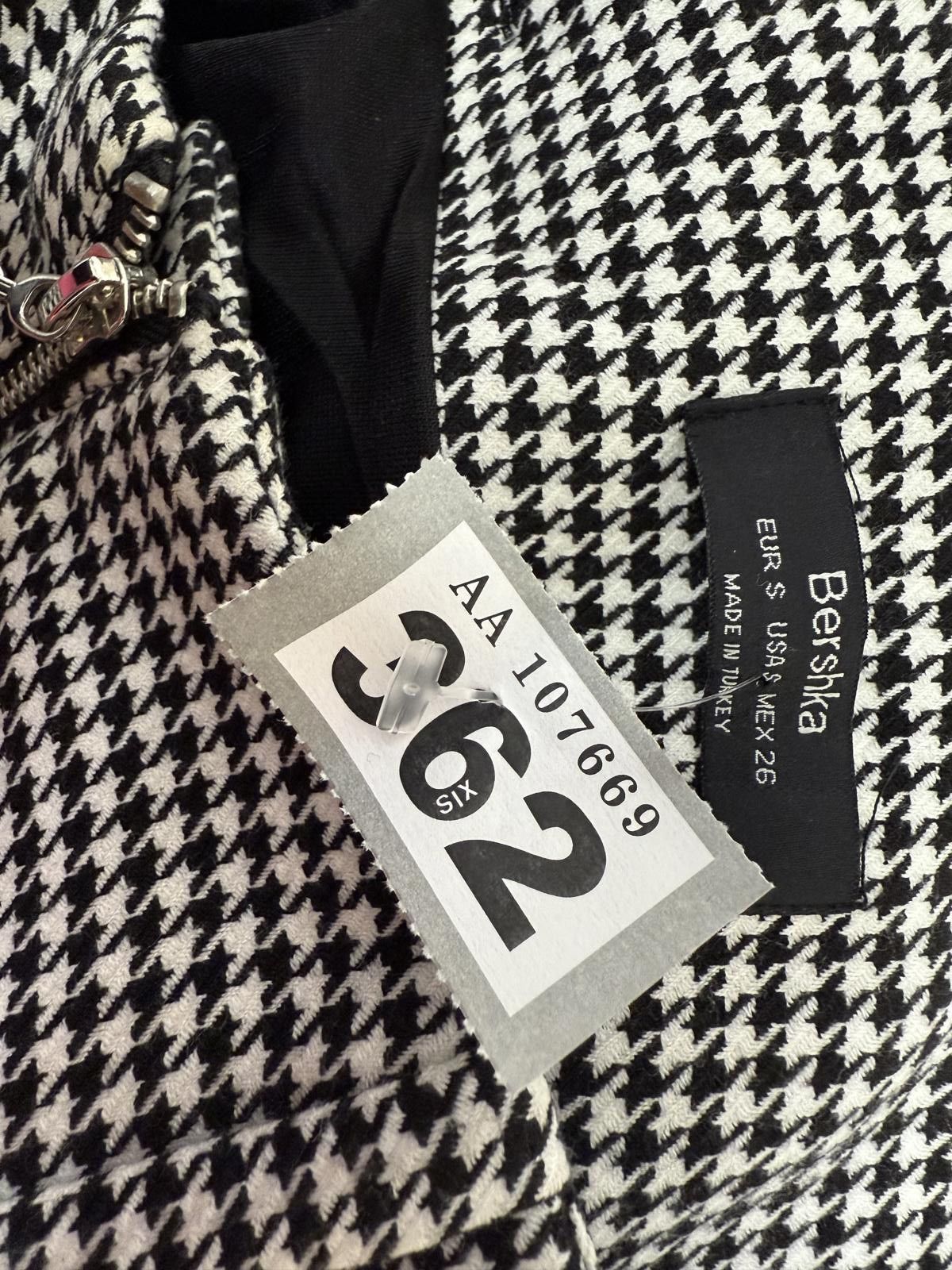 Bershka Bershka Houndstooth Mini Skirt with Chain Detail Size 28" / US 6 / IT 42 - 2 Thumbnail