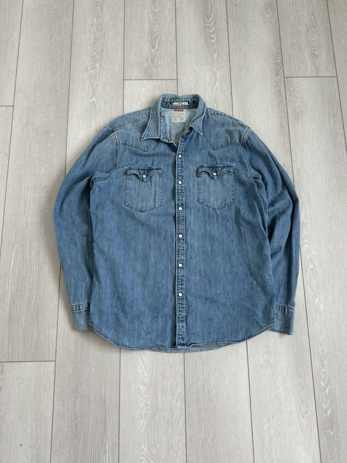 Levi's VINTAGE LEVIS DENIM SHIRT MENS XL RELAXED FIT Size US XL / EU 56 / 4 - 2 Thumbnail
