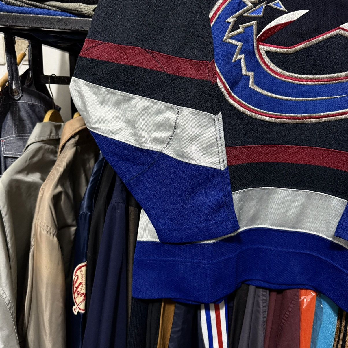 Starter Vintage nhl starter vancouver canucks hockey jersey Size US M / EU 48-50 / 2 - 9 Thumbnail