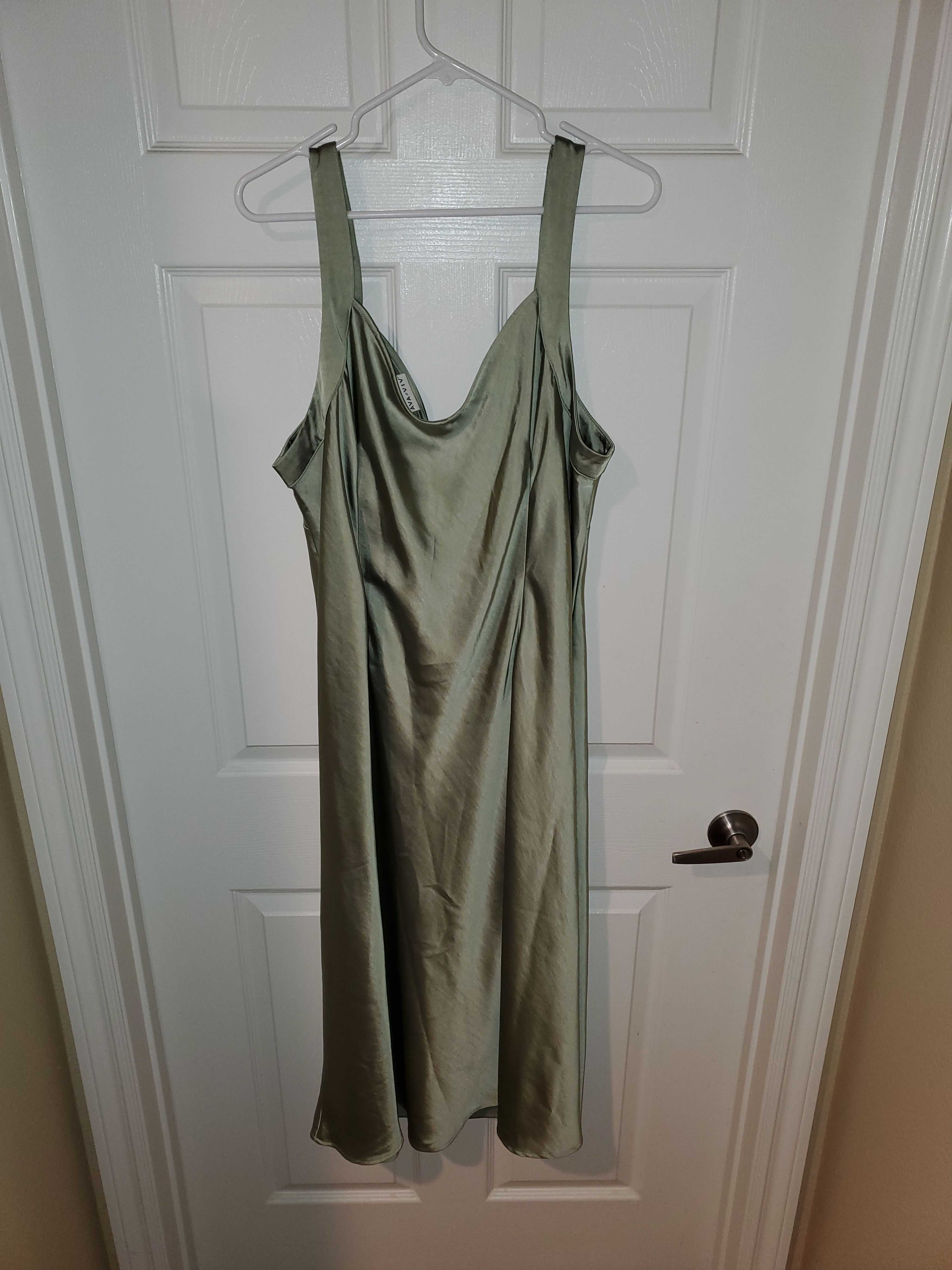 Other *NWT* Silky light green sage midi dress (2X) Size XXL / US 16-18 / IT 52-54 - 5 Thumbnail