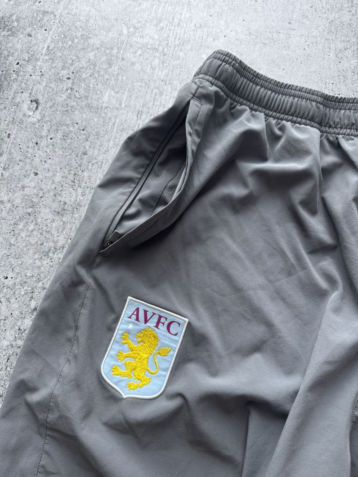 Under Armour Under Armour x Aston Villa Soccer Pants casual joggers Size US 40 / EU 56 - 5 Thumbnail